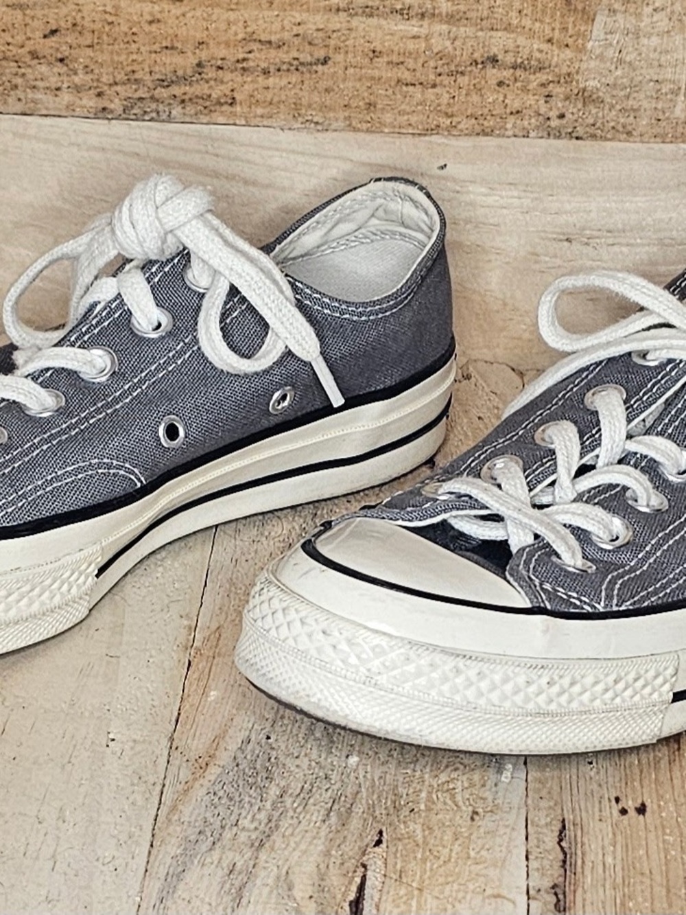 Converse Chuck 70 Ox sneakers in a grey colorway